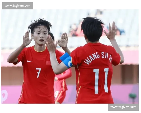 中国女足热身赛 3-0 青岛西海岸女足 王霜领衔锋线建功 新战术初见成效 中国女足热身赛 3-0 青岛西海岸女足 王霜领衔锋线建功 新战术初见成效
